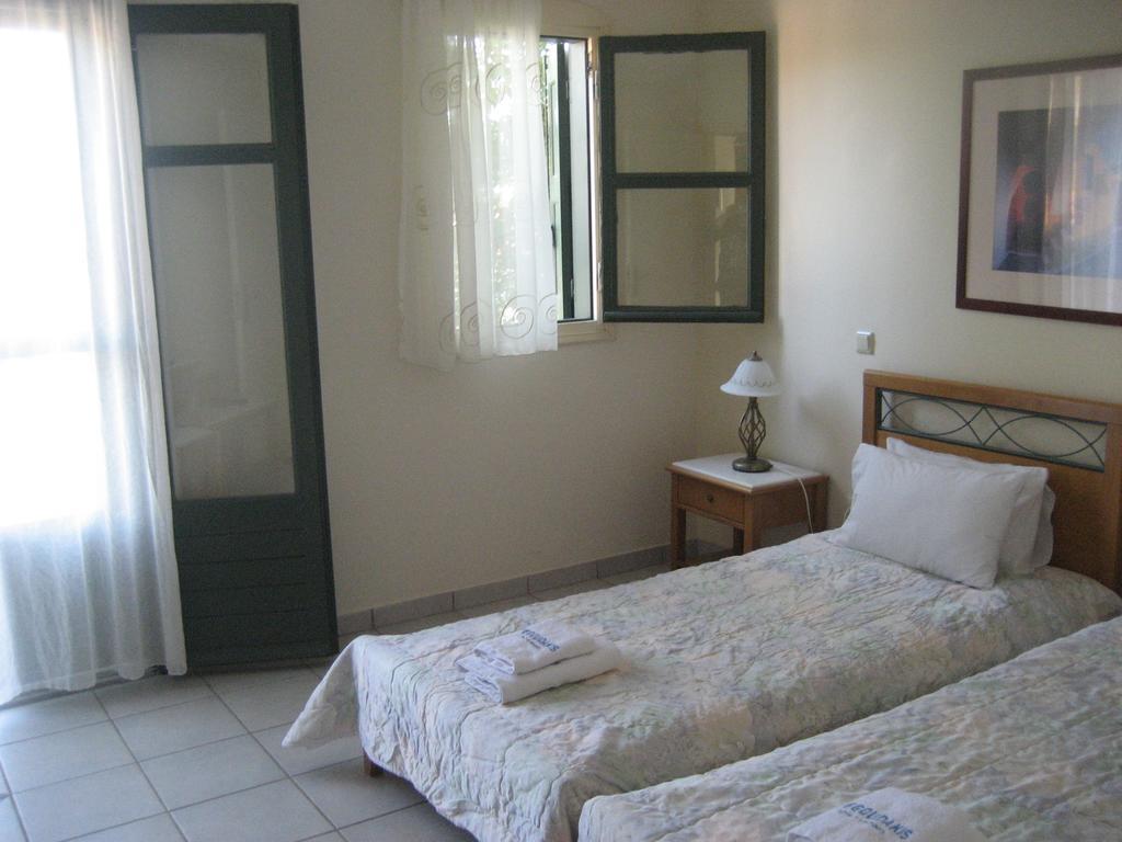 Kyveli Hotel Apartments Vrontádos Eksteriør bilde